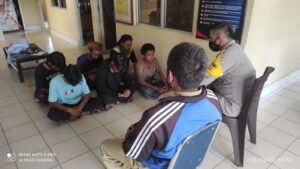 Polsek Simter Polres Bangka Barat Beri Pembinaan Kepada Pemuda yang Minum Miras