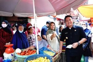 Herman Deru&nbsp;Pantau Pasar Tradisional untuk Pastikan Stabilitas Harga Jelang Ramadan