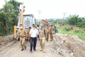 Rusak Parah, Plh Bupati OKU Tinjau Langsung Jalan Cor Beton Batukuning
