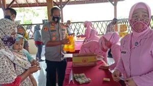 Polres Bangka Barat Gelar Bazar Minyak Goreng Rp14 Ribu Perliter