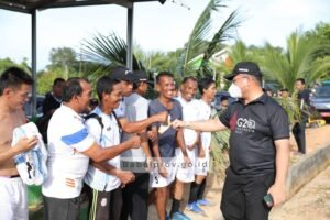 Gubernur Serahkan Trofi Juara Veteran kepada Persiraya Sempan&nbsp;