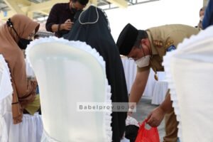 Masyarakat Parit Padang Terima 112 Paket Bansos