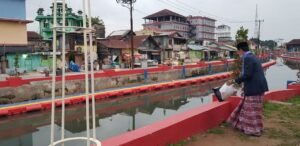 Walikota Palembang Pungut Sampah di Kawasan Sekanak Lambidaro