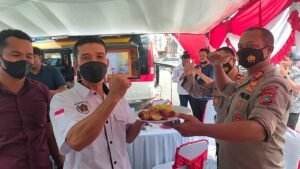 HPN 2022, Kapolres Bangka Barat Berikan Nasi Tumpeng untuk Insan Pers