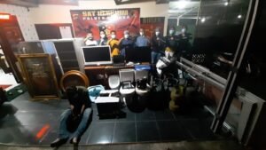 Satreskrim Polres Bangka Bekuk Dua Pemuda Resahkan Warga Sungailiat