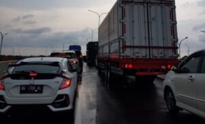 Macet Parah di Gerbang Tol Keramasan, Warga Mengeluh