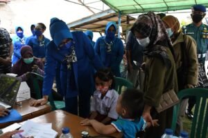 Danlanal Babel Tinjau Serbuan Vaksin Maritim di Posal Muntok