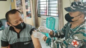TNI AL Lanal Babel Gelar Serbuan Vaksin untuk Masyarakat Maritim