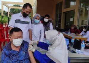 Dua Kelompok Ini Diprioritaskan Dapatkan Booster Vaksinasi COVID-19