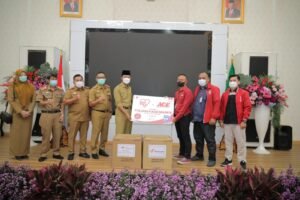 ACE Hardware Donasikan 15 Ribu Masker Tiga Lapis