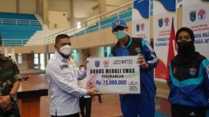 Bupati OKI Guyur Bonus Atlet Berprestasi Porprov OKU Raya