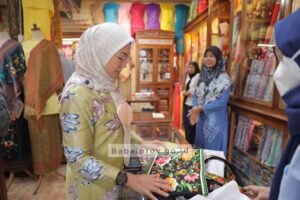 Pengerajin Tenun Sikek Didominasi Generasi Muda