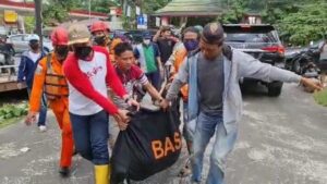 Wanita Hilang Terseret Banjir di Palembang Ditemukan Tewas