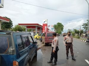 Kasat Samapta Polres Bangka Terjun Langsung Ikut Atur Antrian BBM di SPBU