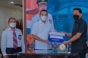 Plt Bupati Muba Serahkan DIPA dan TKDD 2022