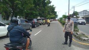 Dampak Kelangkaan BBM, Kendaraan Ramai Antrean Disejumlah SPBU di Pulau Bangka