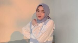 Tak Tega Adiknya Hidup Melarat, Putri Delina Mau Asuh Tapi