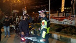 Satlantas Polrestabes Palembang Gelar Razia Kelengkapan Kendaraan, Bukan Ditilang Namun Disuntik vaksin