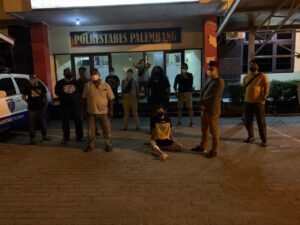 Polisi Tembak Pelaku Penodongan Dalam Angkot