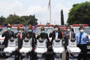 OKI Terima Lima Unit Ambulans dan Sejumlah Alat Kesehatan pada HUT ke-76