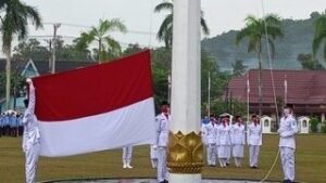 Pelaksanaan Upacara Bendera HUT RI Ke 76 Dalam Suasana Guyuran Hujan