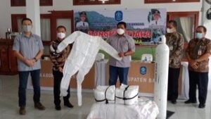 Pemkab Bangka Terima Bantuan Tabung Oksigen dan APD dari Smelter RBT