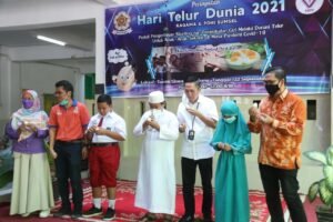 Kagama Beri Bantuan 2,3 Ton Telur kepada SDN di Palembang