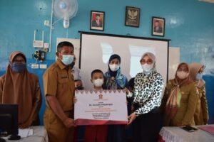 Peduli Pendidikan, Anggota DPR  Bantu Siswa Kurang Mampu