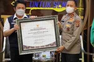 Herman Deru Lepas Irjen Pol Eko Indra Heri dengan Penghargaan Serta Doa