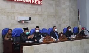 Cik Ujang Dengarkan Pandangan Umum dari Fraksi DPRD Lahat