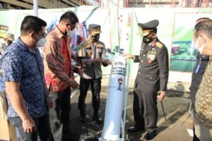 Masyarakat Tionghoa Palembang Serahkan Bansos Melalui Kapolda Sumsel