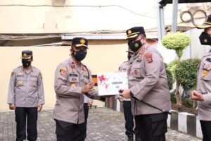 Wakapolda Sumsel Serahkan Bantuan ke Satuan Wilayah