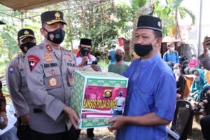 Kapolda Sumsel Door To Door Terhadap Warga Isoman
