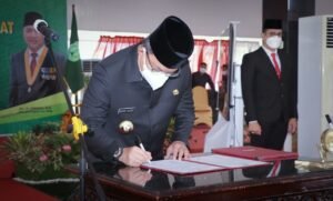 Dodi Reza Alex Serahkan SK Kenaikan Pangkat Tercepat se-Sumbagsel