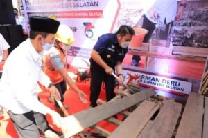 Gubernur dan Walikota Palembang &lsquo;Bongkar&rsquo; Rumah Milik Janda