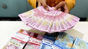 Hari Ini Jokowi Bagikan Bansos Rp 1,2 Juta ke Pelaku UMKM