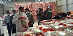 Ajak Warga Lawan Covid, Pemkab Lahat Gulirkan Bantuan Beras