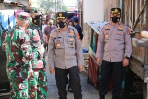 Wakapolda Sumsel Bersama Kasdam II/Sriwijaya Sambangi Masyarakat Terdampak Covid-19