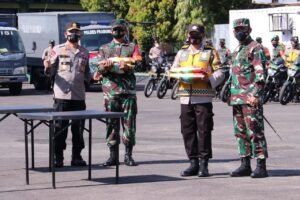 Kapolda Sumsel Bersama Pangdam II/Sriwijaya, Melepas Bantuan Sosial Covid-19