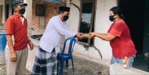 Di Muba, Panitia Kurban Datangi Rumah Warga Isoman