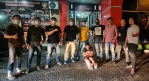 Nekat Curi Ponsel Tetangga, Aris Dipelor Polisi