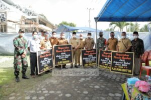 Sambut Idul Adha, Gubernur Babel Serahkan Lima Sapi