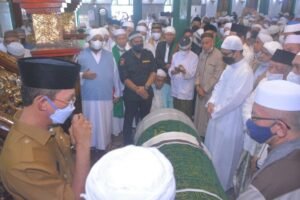 Warga Palembang Berduka Atas Meninggalnya Imam Besar Masjid Agung Nawawi Dencik