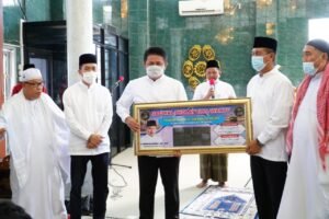 HD Puji Jemaah Masjid Al-Ittihad Tetap Semangat Ibadah dengan Prokes Ketat