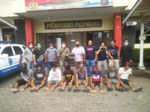 8 Preman Bersenjata Tajam Meresahkan Warga di Palembang Berkedok Jukir, Diamankan Petugas