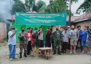 Demi Pertahanan Darat yang Tangguh, Rindam II/SWJ Karya Bakti di Dusun VI Karang Raja