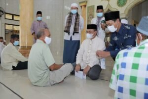 Berkah Ramadan, 100 Mustahik Kelurahan Sinar Baru Dapat Santunan