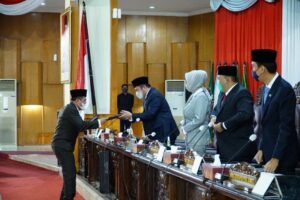 Herman Deru Terima Rekomendasi Dewan Terhadap LKPJ Gubernur Tahun 2020