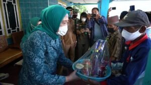 Tali Asih Ketua TP PKK OKI Bagi Korban Kebakaran SP Padang