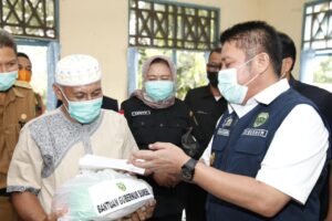 Herman Deru Kabulkan Keinginan Nenek Nuraini Bertemu Gubernur